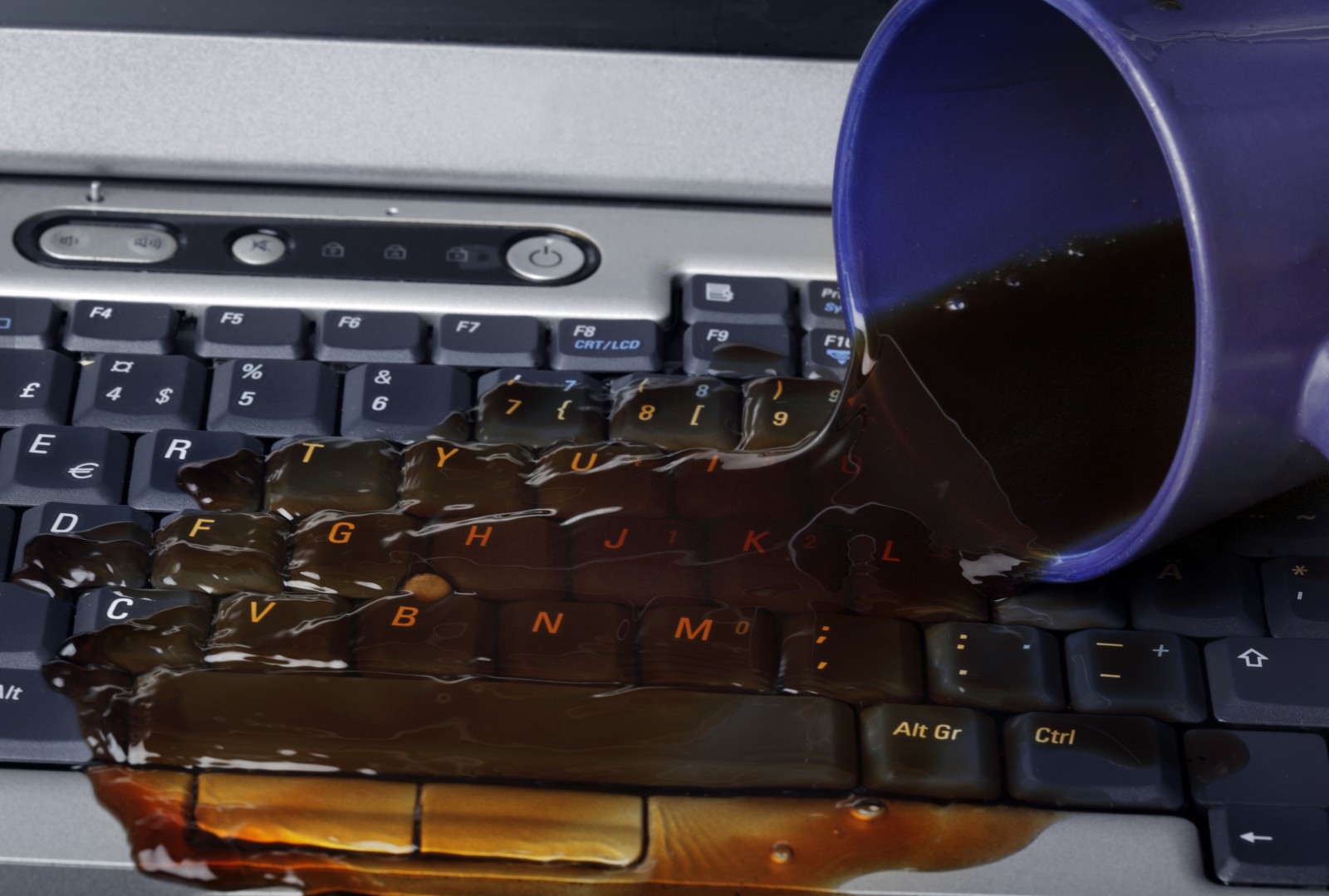 Можно ли спасти клавиатуру если вы разлили на нее жидкость